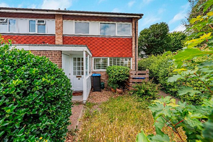 3 Bedroom Terraced House For Sale In Rivermead, KT14