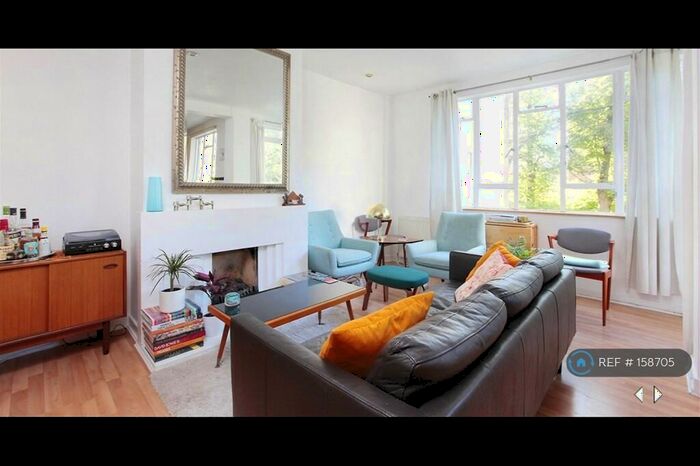 2 Bedroom Flat To Rent In Thurleigh Court, London, SW12