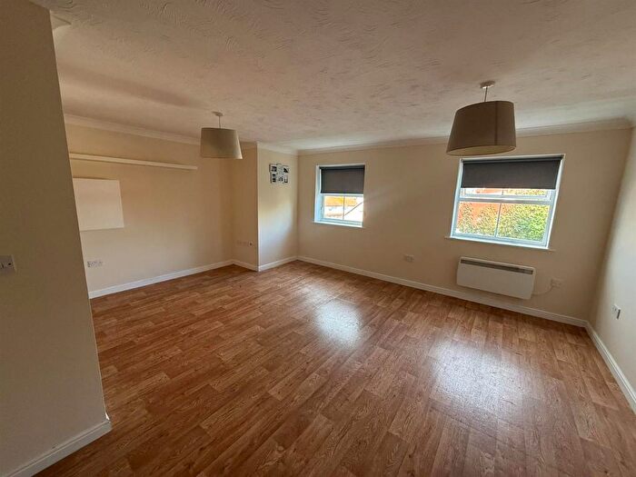 2 Bedroom Flat To Rent In Cysgod Y Bryn, Rhos On Sea, LL28