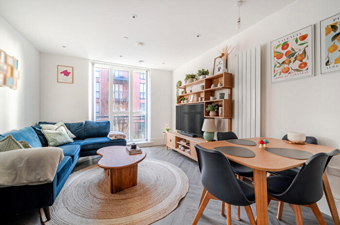 1 Bedroom Flat For Sale In Fellowes Rise, Winchester, Hampshire, SO22