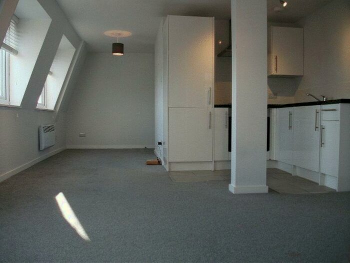 1 Bedroom Flat To Rent In Apartment, Broadway, Didcot, OX11