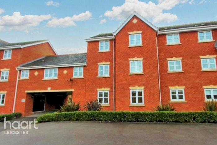 2 Bedroom Flat For Sale In Shipman Road, Leicester, LE3