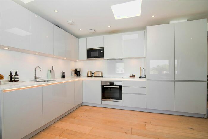 2 Bedroom Flat To Rent In Bardolph Road, Richmond, TW9