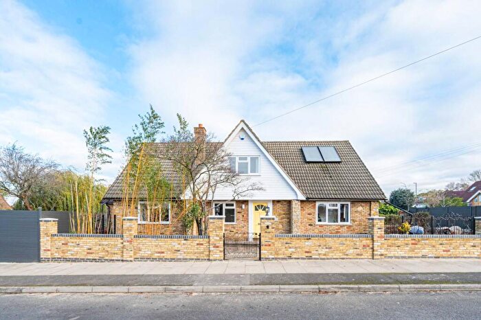 4 Bedroom Detached House To Rent In Hayes Way, Beckenham, BR3