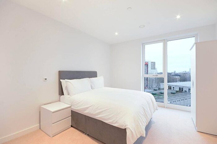 2 Bedroom Flat To Rent In Deacon Street, Elephant And Castle, SE17