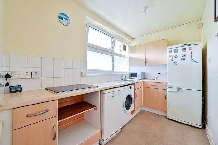 1 Bedroom Flat For Sale In St Helena Road, South Bermondsey, London, SE16