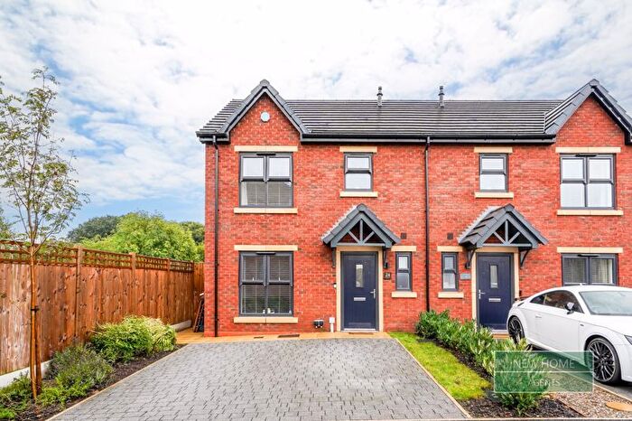 3 Bedroom Semi-Detached House For Sale In Hazelfield Gardens, Lowton, Warrington, WA3