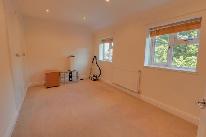 1 Bedroom Maisonette To Rent In St Cuthberts Road, Hoddesdon, Hertfordshire, EN11