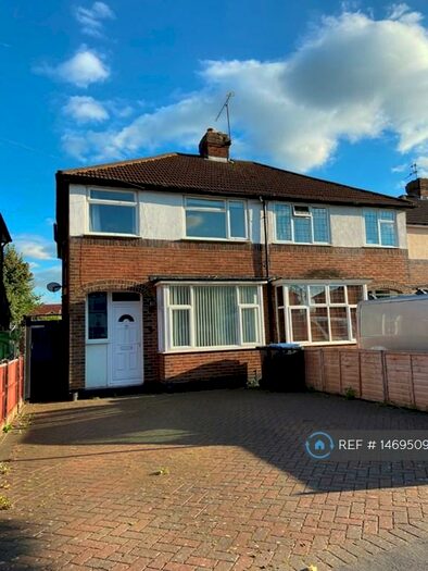 4 Bedroom Semi-Detached House To Rent In Heathcote Avenue, Hatfield, AL10