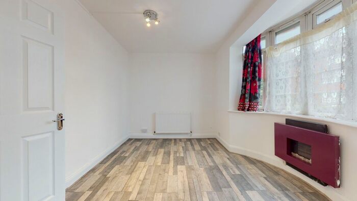 1 Bedroom Flat To Rent In Rosebank Way, London, W3