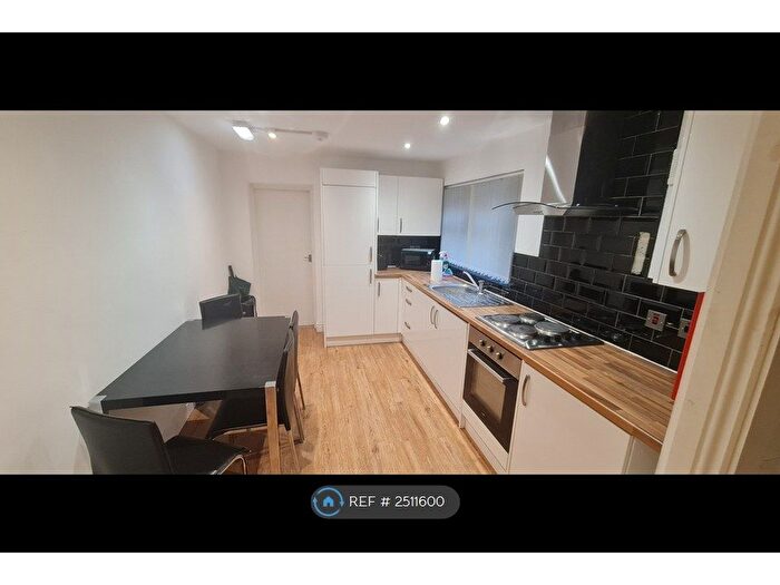 5 Bedroom Semi-Detached House To Rent In Grange Road, Middlesbrough, TS1