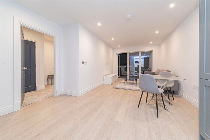 1 Bedroom Flat To Rent In Chapman House, Filmwork Walk, Ealing, W5