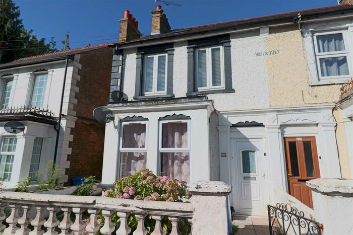 2 Bedroom Flat To Rent In High Street, Aldershot, GU12