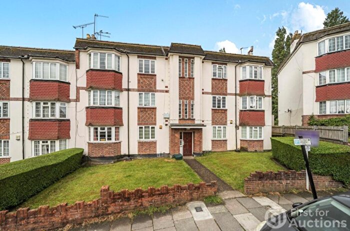 2 Bedroom Apartment For Sale In Amblecote Road, London, SE12