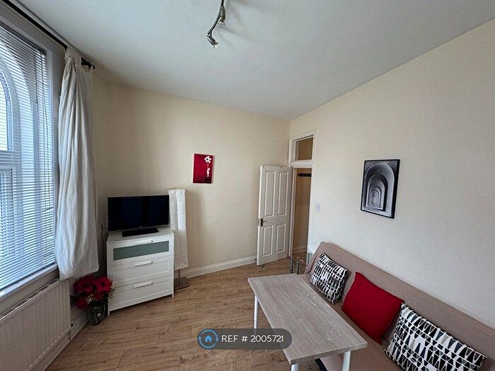 Studio To Rent In St. John's Road, London, SW11