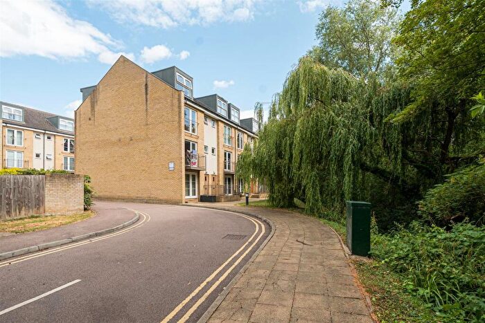 2 Bedroom Flat For Sale In Grove Road, Hitchin, SG4