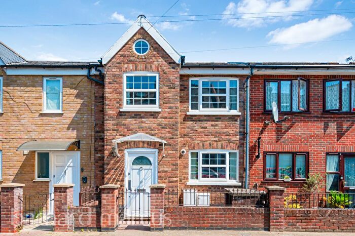 2 Bedroom Property To Rent In Garratt Terrace, London, SW17