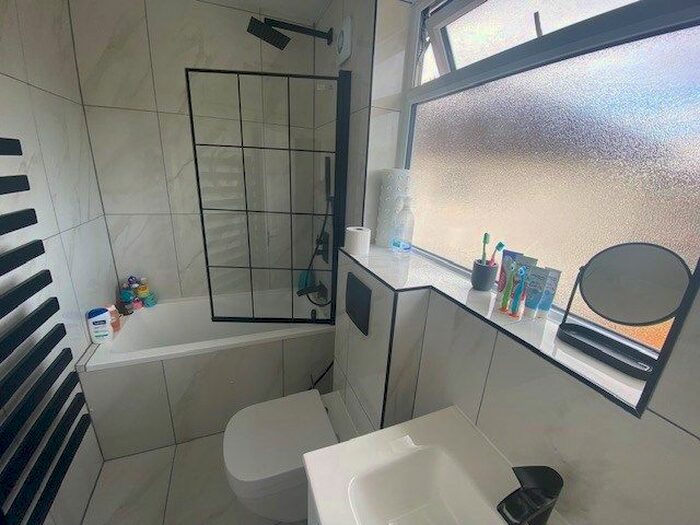 4 Bedroom Property To Rent In Mildenhall Road, Slough, SL1