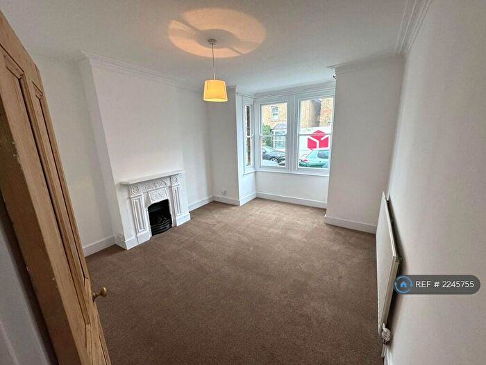 2 Bedroom Detached House To Rent In Sebright Road, Barnet, EN5