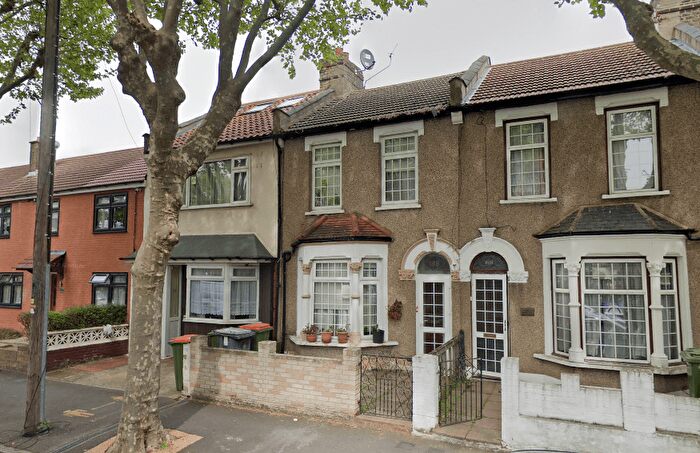 3 Bedroom Terraced House To Rent In New City Road, London, E13