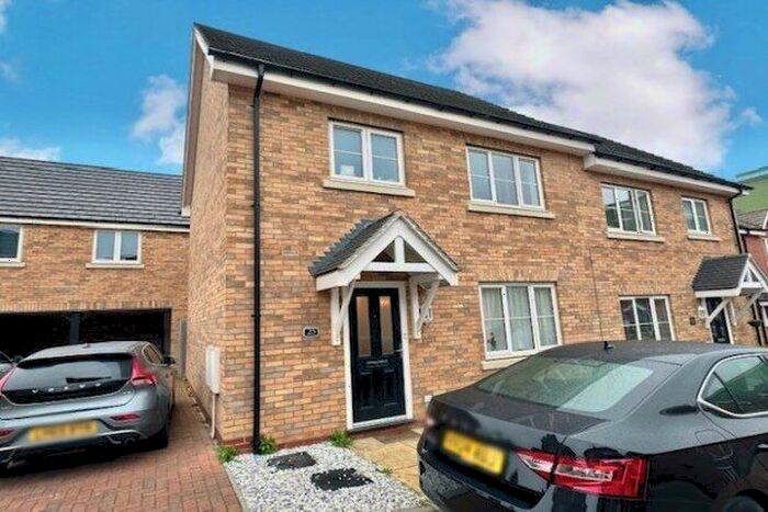 3 Bedroom Property To Rent In Megginson Way, Bedford, MK42