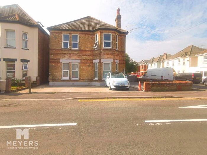 2 Bedroom Flat To Rent In Harvey Road, Bournemouth, BH5