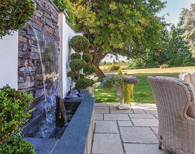 6 Bedroom Detached House For Sale In Henley Road, Hurley, SL6