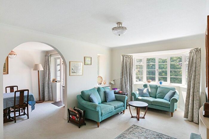 3 Bedroom Flat For Sale In Courtlands, Richmond, TW10