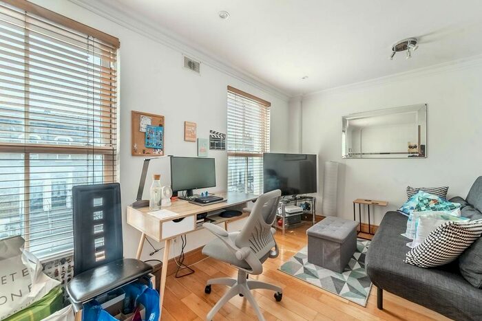 1 Bedroom Flat To Rent In New Kings Road, Moore Park Estate, London, SW6