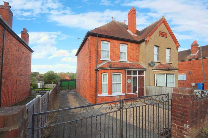3 Bedroom Cottage For Sale In The Terrace, Knowl Hill, Reading, RG10