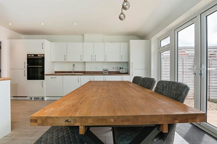 3 Bedroom Town House For Sale In Kingsman Drive, Botley, Southampton, SO32