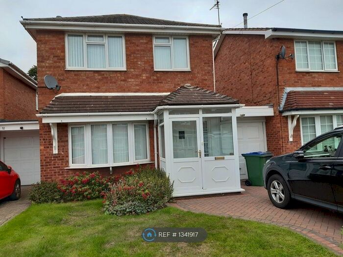 3 Bedroom Detached House To Rent In Railway Street, West Bromwich, B70