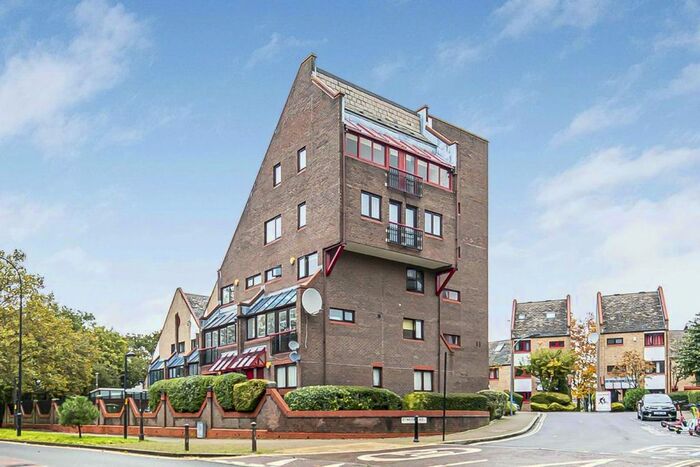 2 Bedroom Flat To Rent In Bywater Place, London, SE16