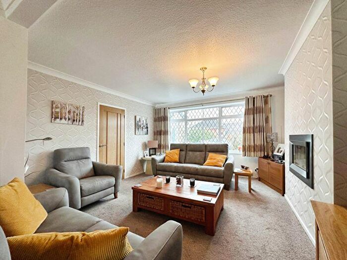 4 Bedroom Link Detached House For Sale In Buckingham Drive, Bury, BL8