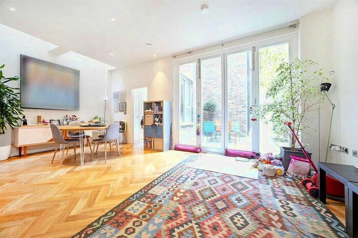 3 Bedroom Flat To Rent In Arlington Road, London, NW1