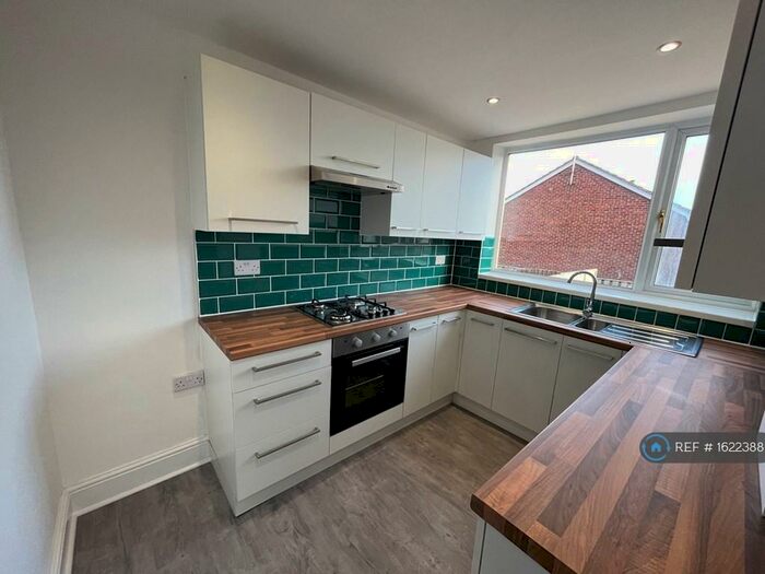 3 Bedroom Terraced House To Rent In Pontefract Road, Cudworth, Barnsley, S72