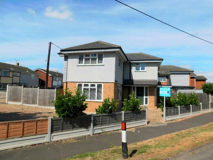 2 Bedroom Detached House To Rent In Central Wall Road, Canvey Island, Essex, SS8