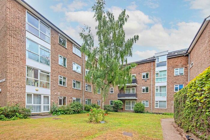 2 Bedroom Flat To Rent In Fairfax Road, Teddington, TW11