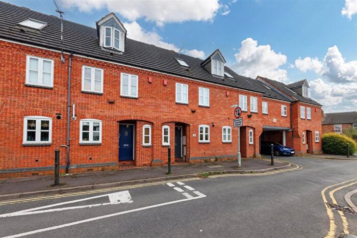 3 Bedroom Terraced House For Sale In Vine Lane, Warwick, CV34