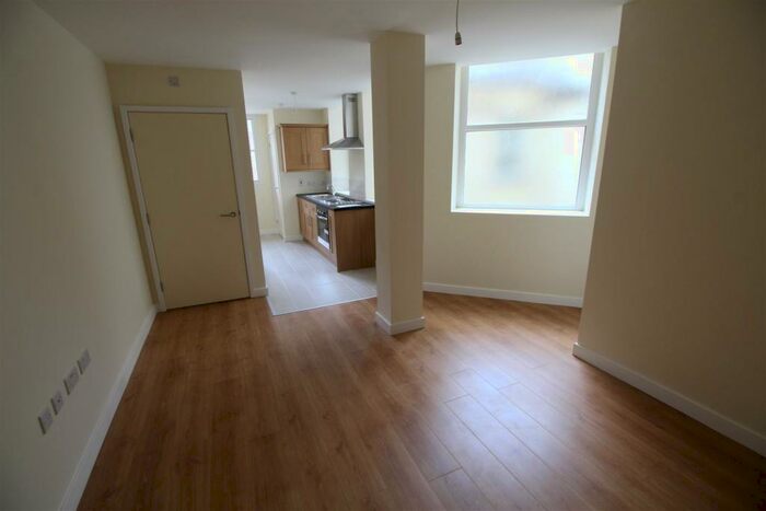 2 Bedroom Apartment To Rent In Manor Row Bradford, BD1
