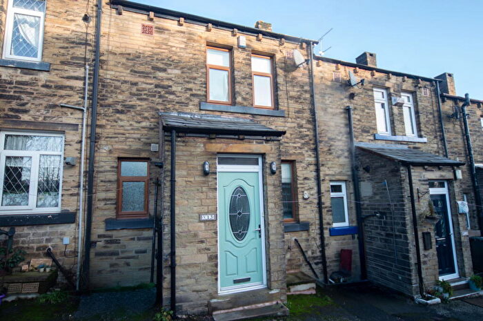 3 Bedroom Terraced House For Sale In St. Lukes Terrace, Cleckheaton, BD19