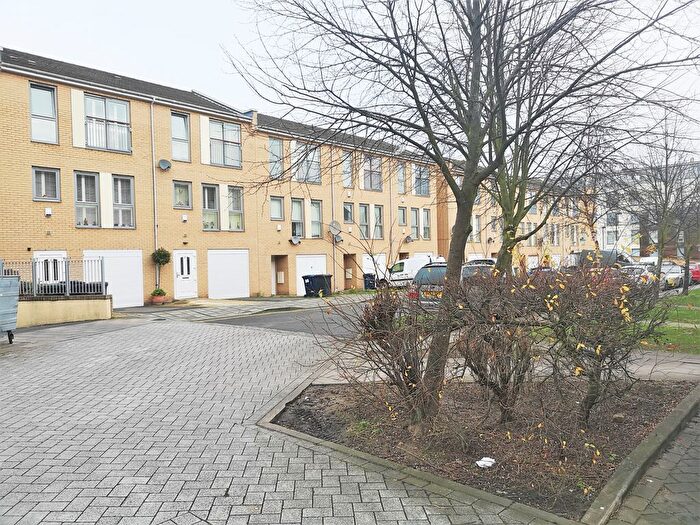 4 Bedroom Town House For Sale In Fortune Avenue, Edgware, HA8