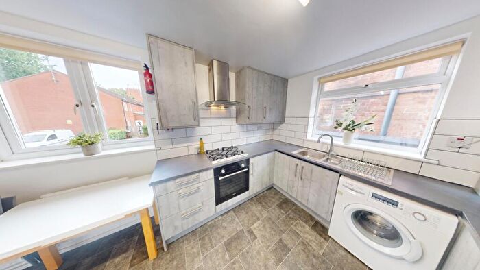 5 Bedroom Semi-Detached House To Rent In Cromwell Street, Nottingham, NG7
