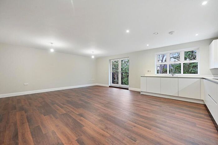 2 Bedroom Flat For Sale In Meadow Court, Iver, SL0