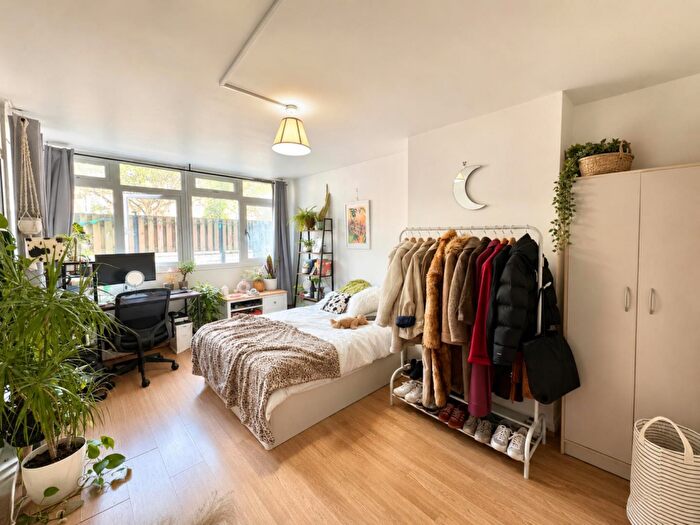 3 Bedroom Flat To Rent In Crowder Street, London, E1