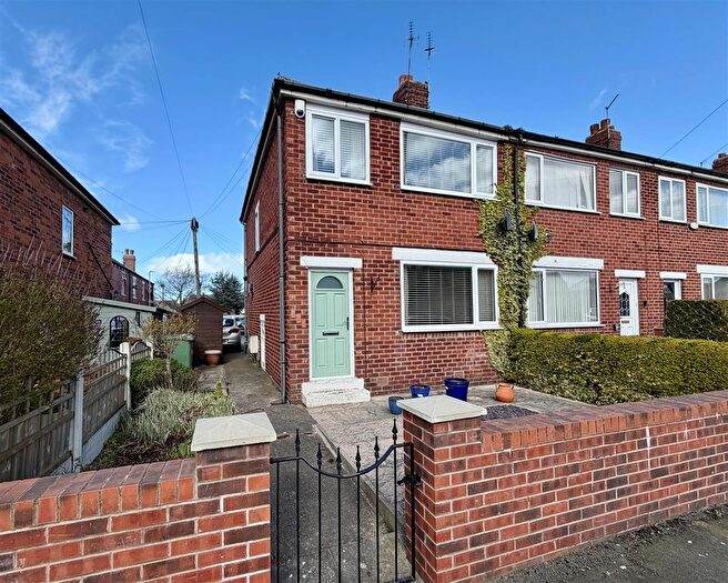 3 Bedroom End Terrace House For Sale In Barleyhill Road, Garforth, Leeds, LS25