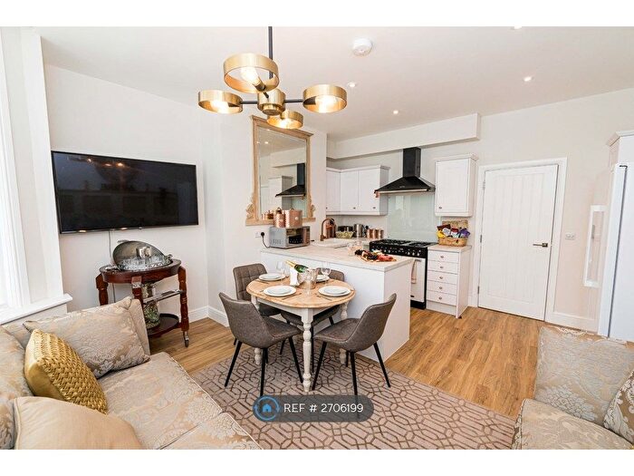 2 Bedroom Flat To Rent In Approach Road, Poole, BH14