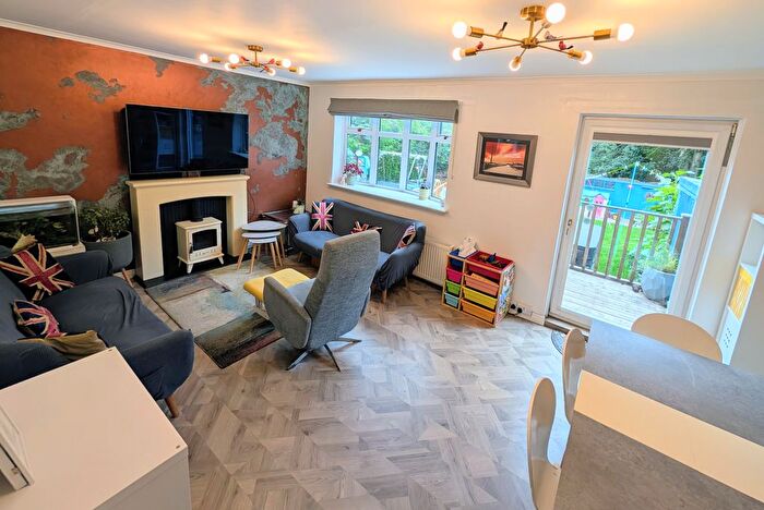 4 Bedroom Maisonette For Sale In Lowedges Road, South Yorkshire, Sheffield, S8