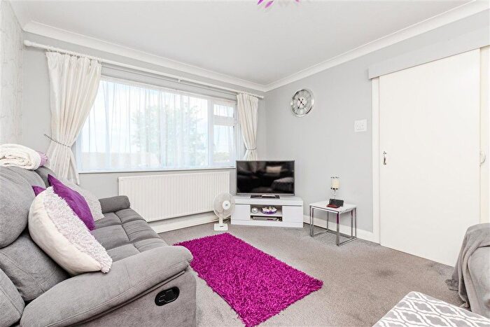 3 Bedroom Semi-Detached House For Sale In Beacon Road, Chatham, Kent, ME5