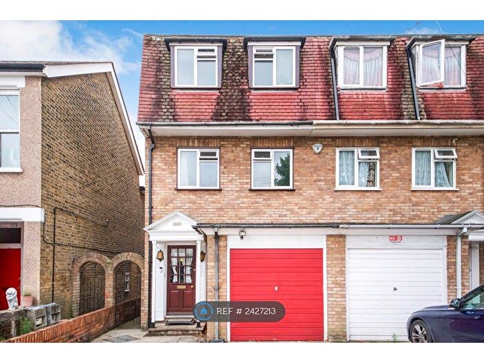 4 Bedroom Semi-Detached House To Rent In The Limes Avenue., London, N11